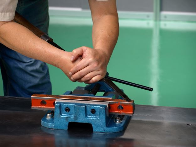 115/04/22與04/23-「工具機精密組裝與鏟花工藝AI 輔助實作班」(免費喔)