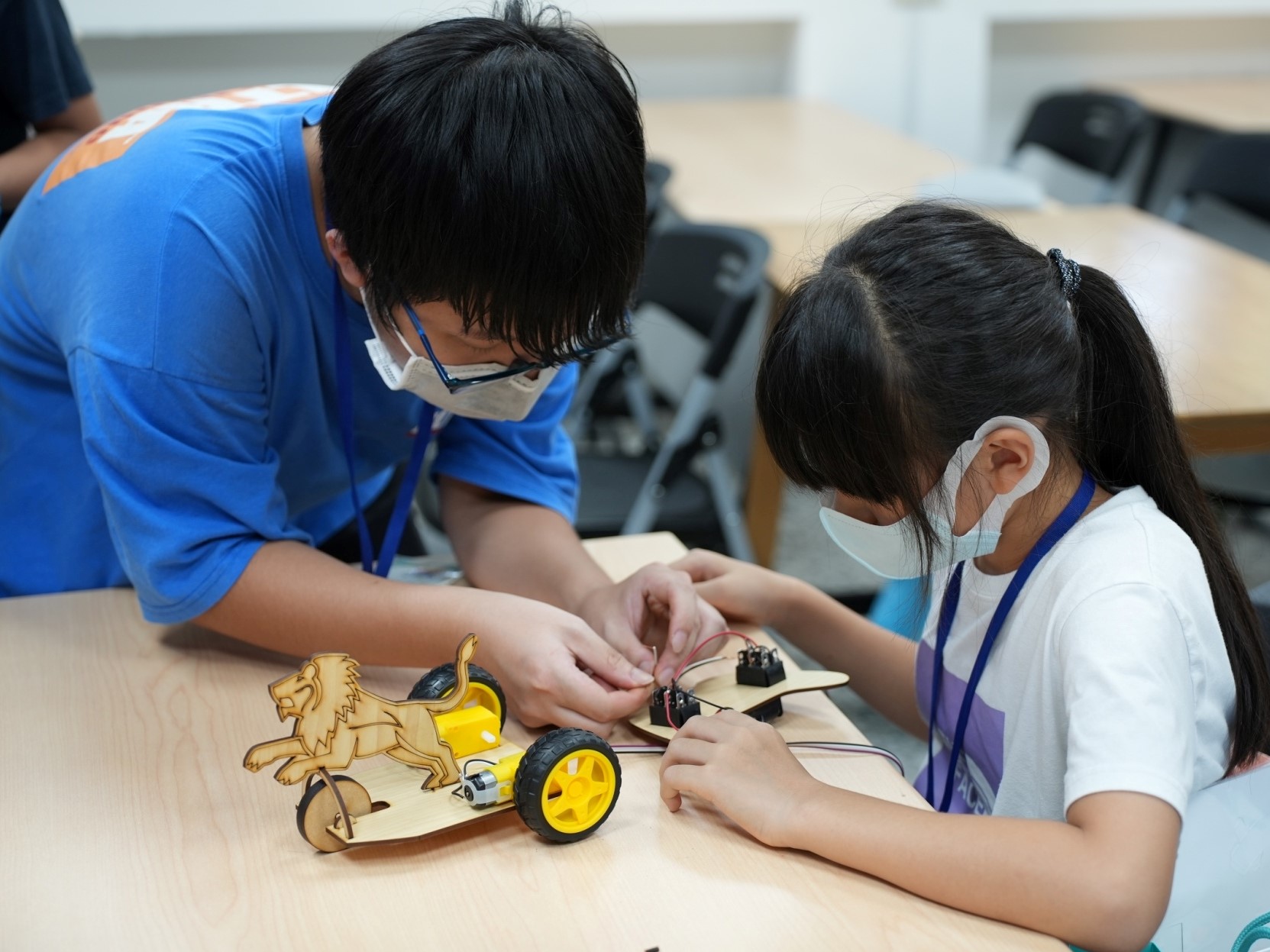 PMC與中市圖深波分館攜手 機器人創客工作坊 點亮孩童學習熱情