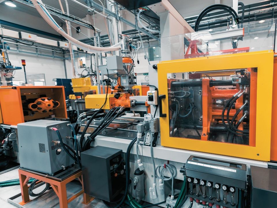 AI-powered solution makes your plastic production line faster ,greener and smarter.
